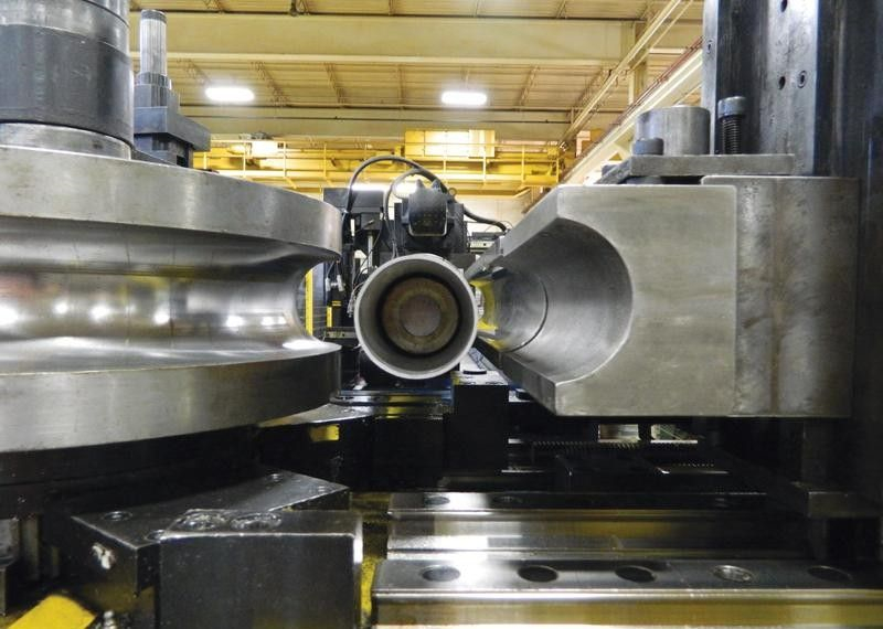 What principles must be followed to design a high-quality pipe bender?