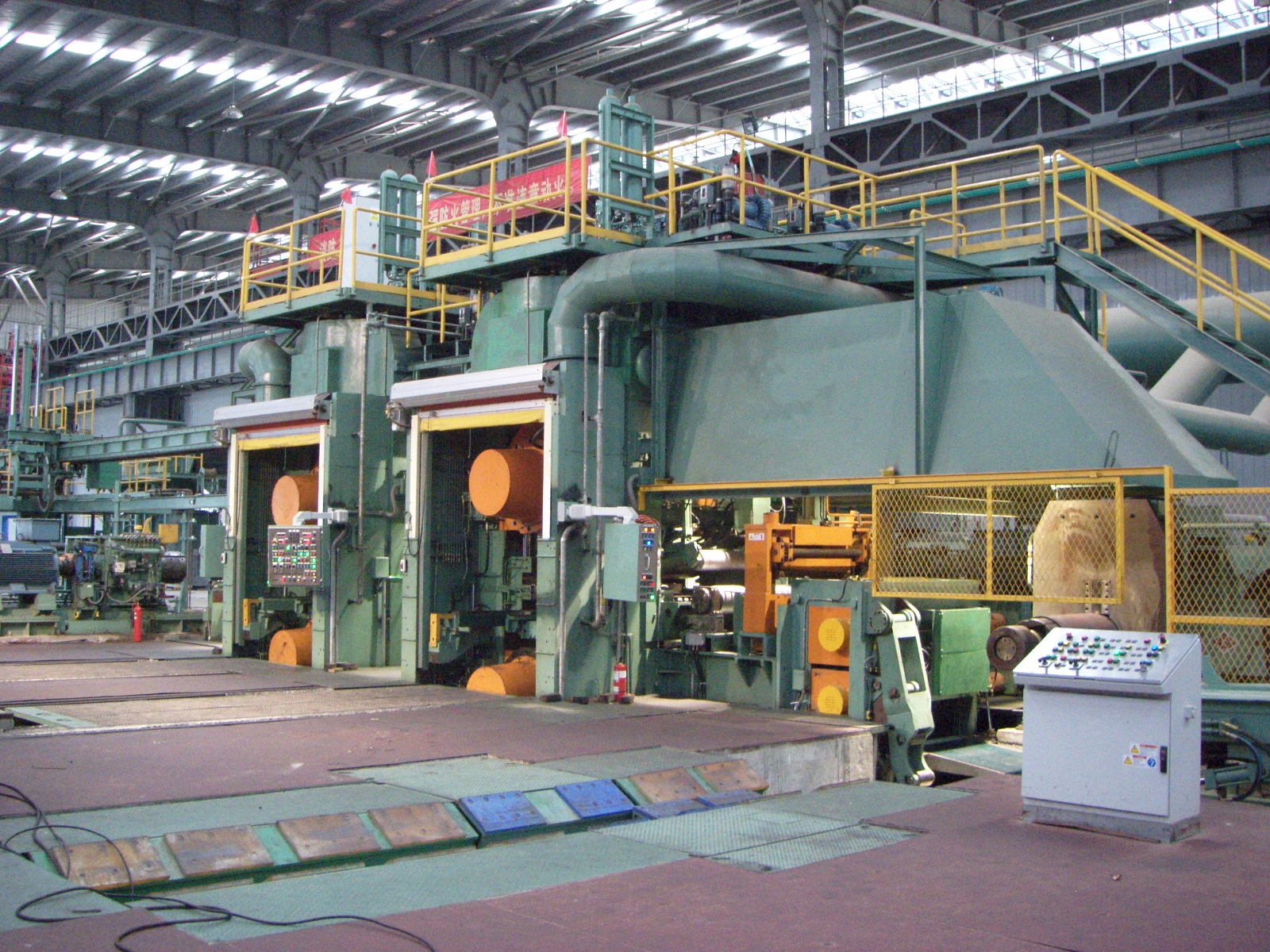 What is the structure of the cold rolling mill